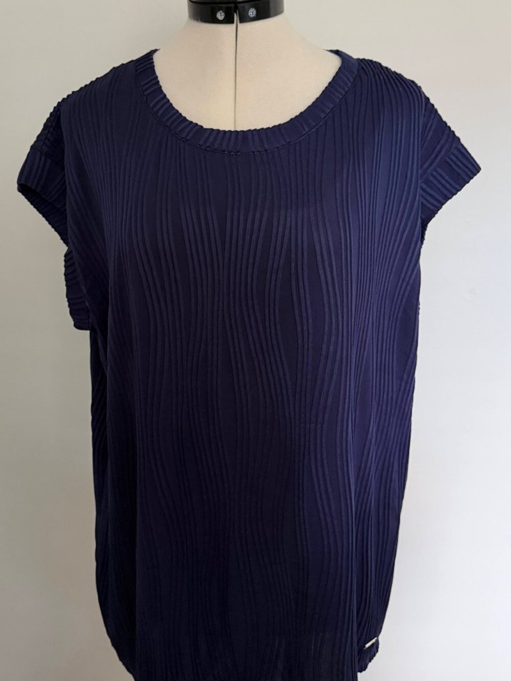 Anne Klein women's navy blue ribbed sleeveless blouse-top, size L